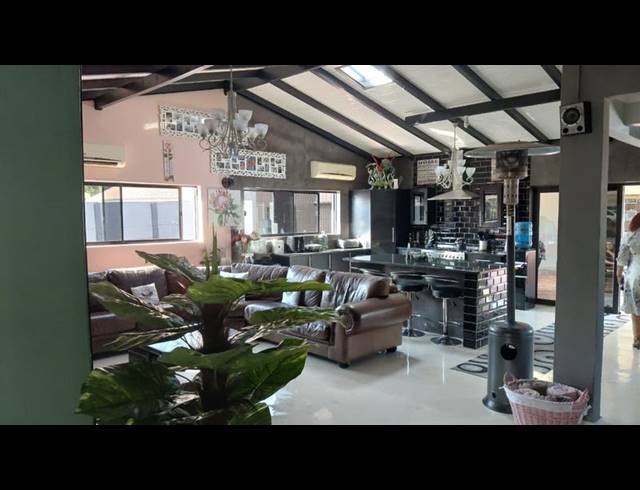 5 BEDROOM HOUSE FOR SALE IN RACEVIEW